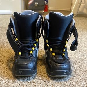 Burton Kid’s Freestyle Snowboarding Boots size 5